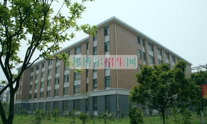 湖南商務(wù)職業(yè)技術(shù)學(xué)院招生辦聯(lián)系電話(huà)