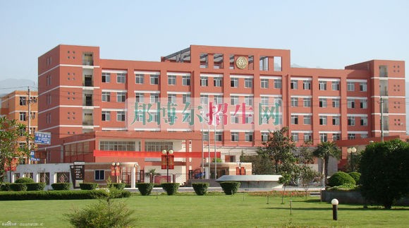 哪家航空服務(wù)學校好