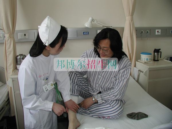 中專(zhuān)學(xué)高級(jí)護(hù)理有前途嗎