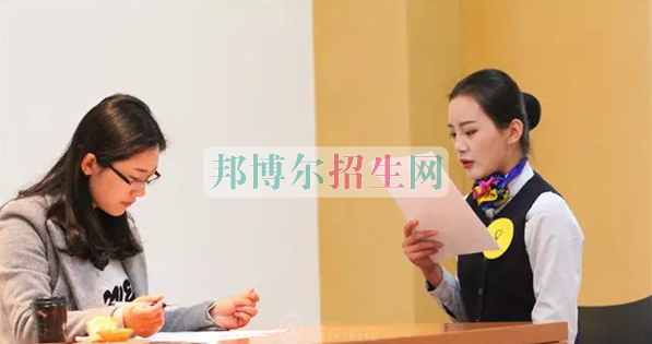 成都航空旅游職業(yè)學(xué)校開啟新學(xué)期首場招聘，場面火爆美女如云