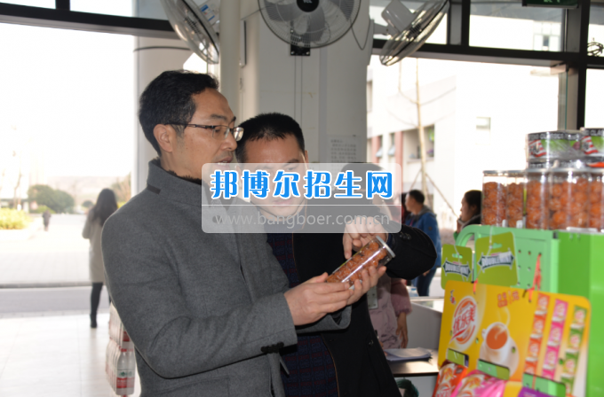 川南幼兒師范高等?？茖W(xué)校領(lǐng)導(dǎo)率隊檢查開學(xué)準(zhǔn)備工作