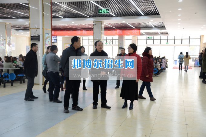 內(nèi)江市教育局檢查川南幼兒師范高等?？茖W(xué)校春季開(kāi)學(xué)工作