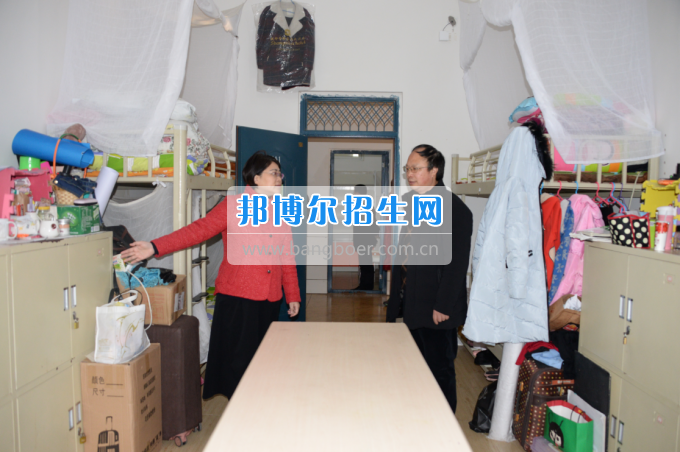 內(nèi)江市教育局檢查川南幼兒師范高等專科學(xué)校春季開(kāi)學(xué)工作