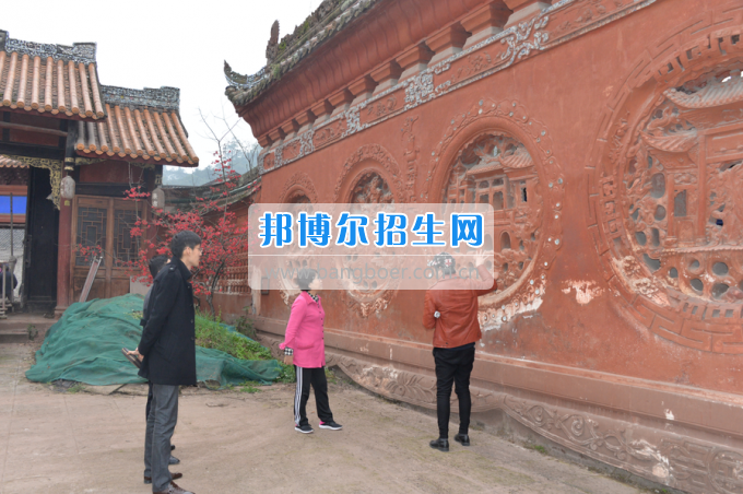 川南幼兒師范高等?？茖W(xué)校黨委書記羅慧帶隊考察孔子文化和校園文化