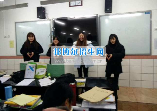 川南幼兒師范高等?？茖W(xué)校學(xué)前教育一系開展“感恩”主題系列教育活動(dòng)