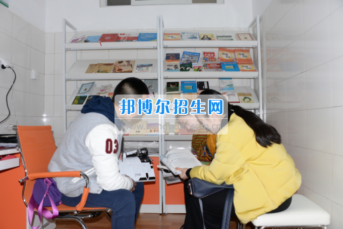 川南幼兒師范高等?？茖W(xué)校黨團工作站、圖書漂流站在學(xué)生公寓正式運行