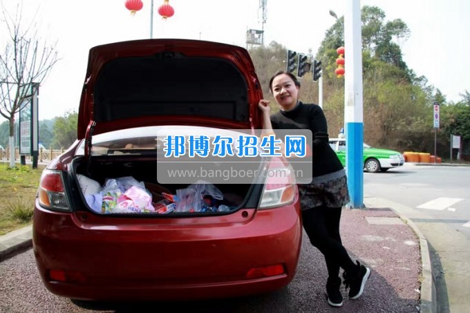 四川省樂(lè)山市第一職業(yè)高級(jí)中學(xué)春風(fēng)十里，不如你
