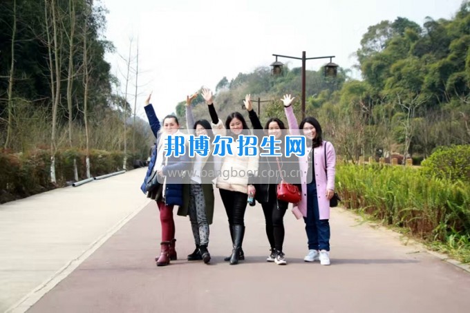 四川省樂(lè)山市第一職業(yè)高級(jí)中學(xué)春風(fēng)十里，不如你