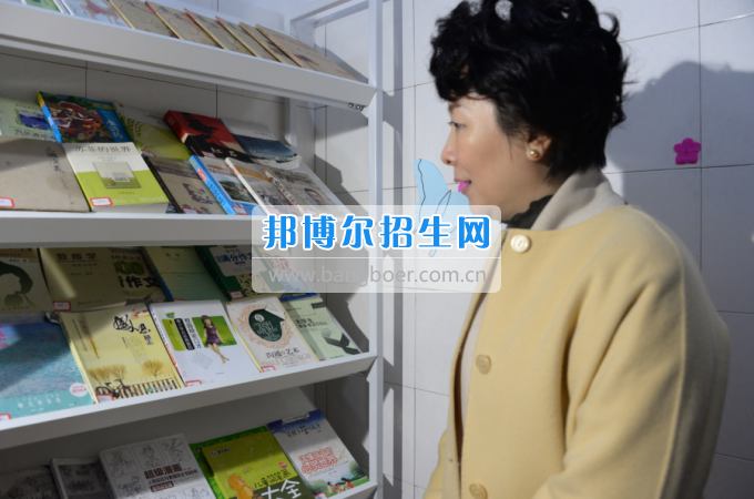 市委常委、宣傳部長(zhǎng)潘梅到川南幼兒師范高等專(zhuān)科學(xué)校調(diào)研思想政治工作