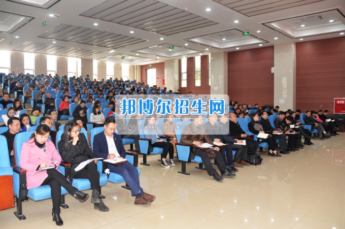川南幼兒師范高等?？茖W(xué)校作“互聯(lián)網(wǎng)+教育”專題報(bào)告