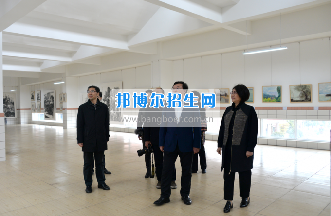 川南幼兒師范高等?？茖W(xué)校作“互聯(lián)網(wǎng)+教育”專題報(bào)告