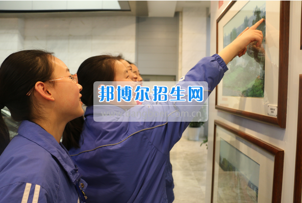 成都市洞子口職業(yè)高級中學(xué)舉行“成都，因我更美麗”主題開學(xué)典禮