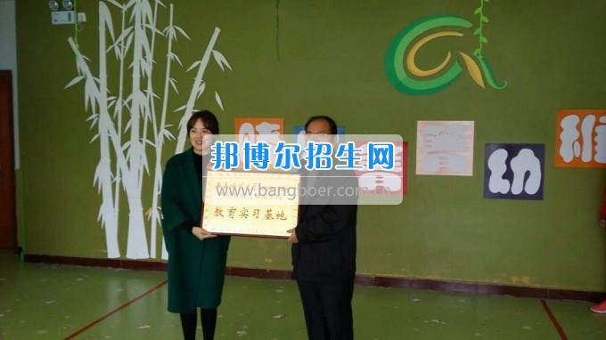 南充師范學(xué)校蔡禮儒校長赴高坪、嘉陵參加實(shí)習(xí)就業(yè)基地掛牌并看望實(shí)習(xí)生