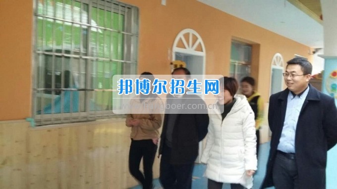 南充師范學(xué)校蔡禮儒校長赴高坪、嘉陵參加實(shí)習(xí)就業(yè)基地掛牌并看望實(shí)習(xí)生
