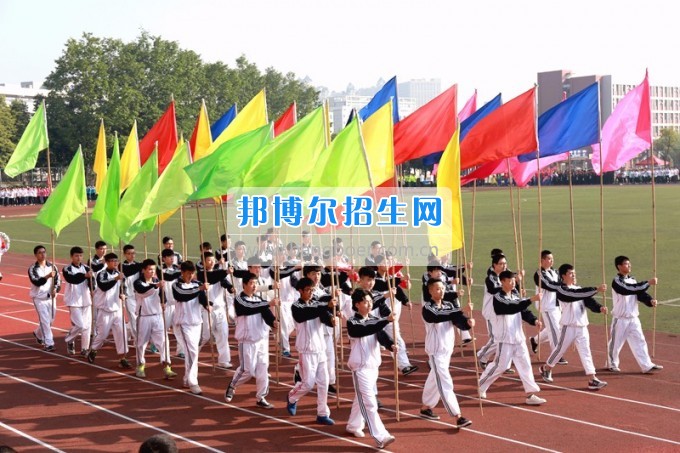 2017年四川托普信息技術(shù)職業(yè)學(xué)院第十七屆春季田徑運(yùn)動(dòng)會隆重開幕