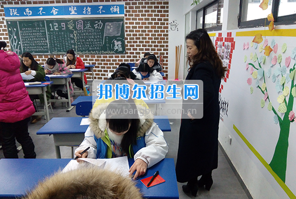 畢節(jié)醫(yī)學(xué)高等?？茖W(xué)校抓考風(fēng)、嚴(yán)考紀(jì)、提質(zhì)量