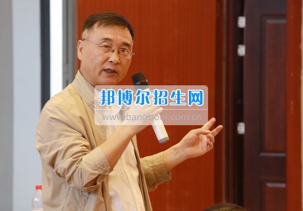 貴州商業(yè)高等?？茖W校舉行“協(xié)同創(chuàng)新 共謀發(fā)展——高校服務區(qū)域經(jīng)濟發(fā)展論壇”