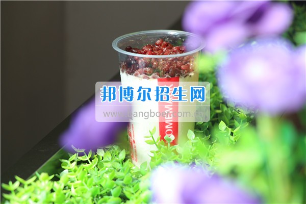 成都希望航空職業(yè)學(xué)校美味冷飲大曝光！據(jù)說，正數(shù)第三的是同學(xué)們最喜愛的冷飲！