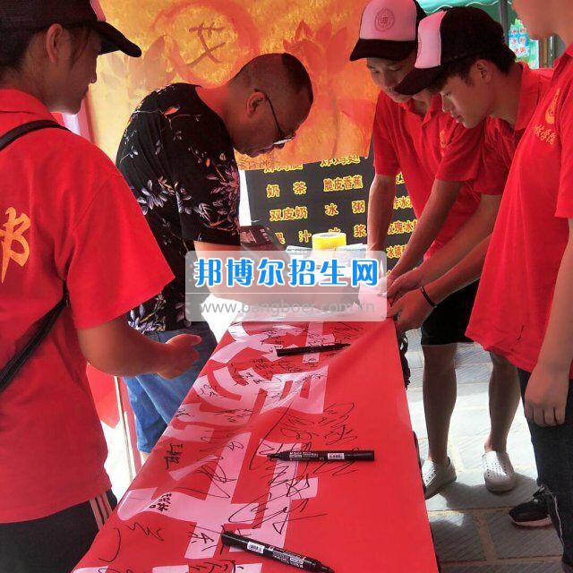 貴州大學(xué)科技學(xué)院暑期社會實踐服務(wù)團好花紅分隊深入九門村、金田村、好花紅村開展禁毒防艾宣傳