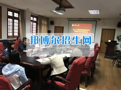 省人大來(lái)貴陽(yáng)振華藝術(shù)師范職校召開(kāi)興仁縣百德鎮(zhèn)家庭經(jīng)濟(jì)困難受助學(xué)生回訪(fǎng)座談會(huì)