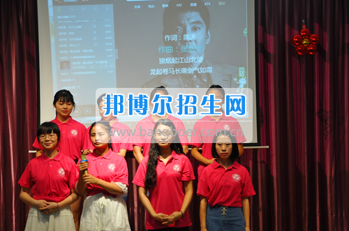 重慶工商大學(xué)派斯學(xué)院舉行青春“三下鄉(xiāng)”，我們?cè)诼飞匣顒?dòng)