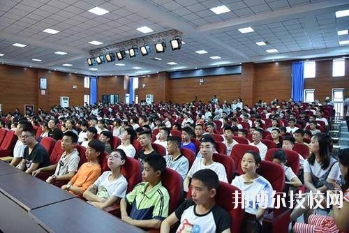 成都溫江區(qū)燎原職業(yè)技術(shù)學(xué)校2020年報名條件、招生要求、招生對象