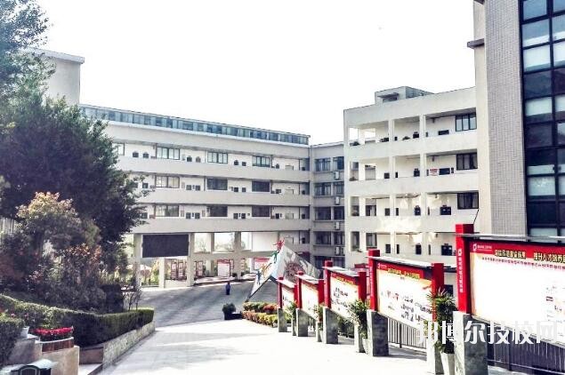 重慶輕工業(yè)學校2020年報名條件、招生要求、招生對象