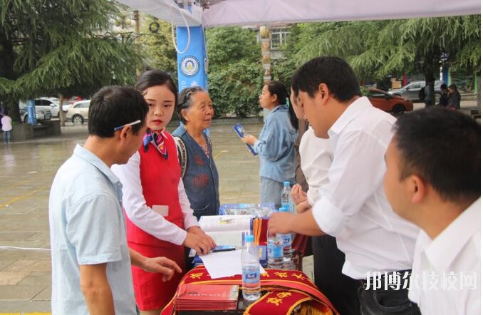 六枝特區(qū)職業(yè)技術(shù)學校2020年報名條件、招生要求、招生對象