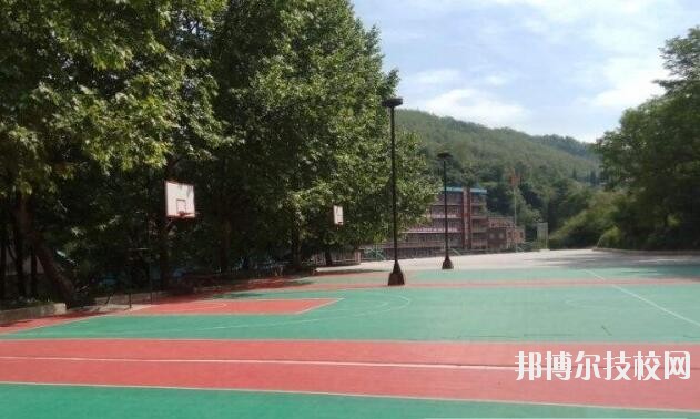 貴州現(xiàn)代經(jīng)濟(jì)學(xué)校2020年學(xué)費(fèi)、收費(fèi)多少