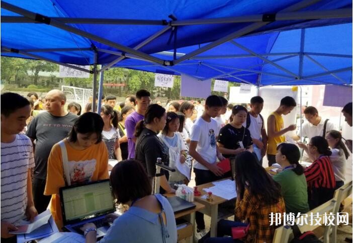 銅仁中等職業(yè)學(xué)校2020年報(bào)名條件、招生要求、招生對(duì)象