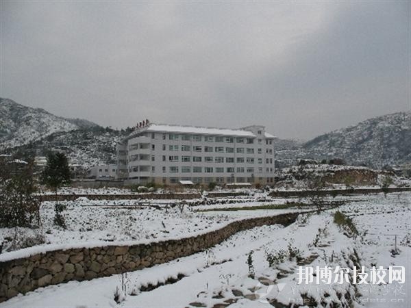 樂清市雁蕩山旅游學(xué)校2020年學(xué)費、收費多少 