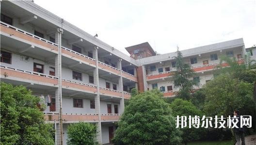 清鎮(zhèn)中等職業(yè)技術(shù)學(xué)校2020年報(bào)名條件、招生要求、招生對(duì)象
