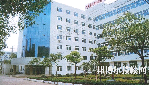 國營八二一廠技工學(xué)校2020年報(bào)名條件、招生要求、招生對(duì)象