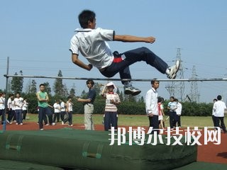 上饒藝術(shù)學(xué)校2020年招生辦聯(lián)系電話(huà)