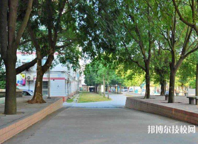 重慶公共交通技工學(xué)校2020年報名條件、招生要求、招生對象