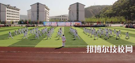 平?jīng)鰴C(jī)電工程學(xué)校2020年學(xué)費(fèi)、收費(fèi)多少
