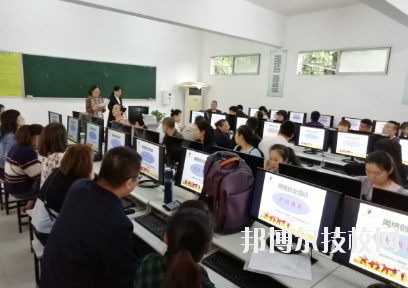 重慶現(xiàn)代技工學校2020年報名條件、招生要求、招生對象