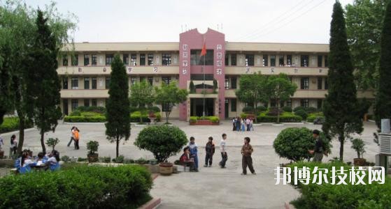 獨山中等職業(yè)學校2020年報名條件、招生要求、招生對象