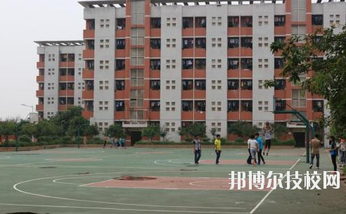 重慶大足職業(yè)教育中心2020年報(bào)名條件、招生要求、招生對(duì)象