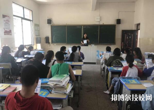 安順機(jī)械工業(yè)學(xué)校2020年報名條件、招生要求、招生對象