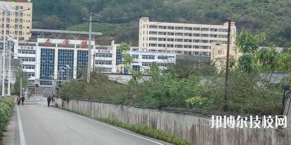 興義中等職業(yè)學(xué)校2020年報(bào)名條件、招生要求、招生對(duì)象