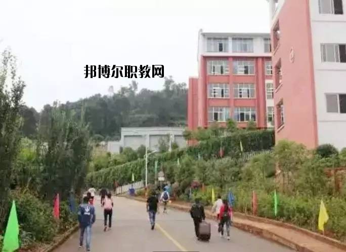 祿勸職業(yè)高級(jí)中學(xué)2020年學(xué)費(fèi)、收費(fèi)多少