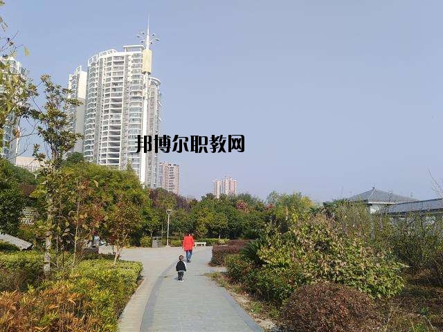 蓮花職業(yè)技術(shù)學(xué)校2020年報名條件、招生要求、招生對象