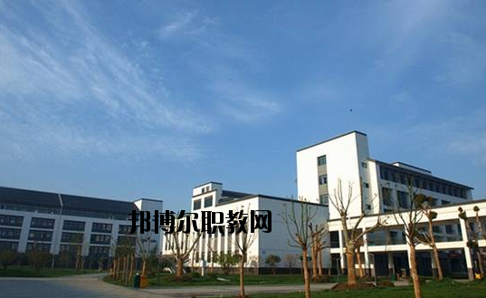 蘇州吳中技工學(xué)校2020年報名條件、招生要求、招生對象