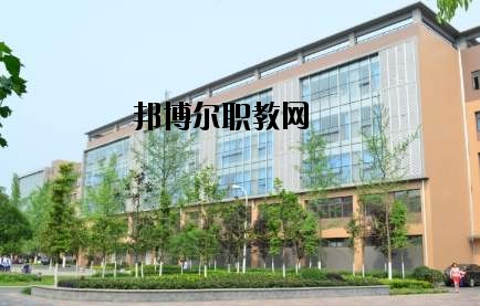 成都市恒輝技工學(xué)校2020年報(bào)名條件、招生要求、招生對(duì)象