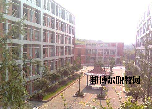 新市職業(yè)高級(jí)中學(xué)怎么樣，好不好