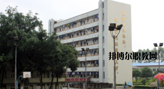 廣西梧州商貿(mào)學(xué)校2020年報名條件、招生要求、招生對象 