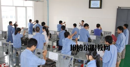 河池交通技工學(xué)校2020年報(bào)名條件、招生要求、招生對象 