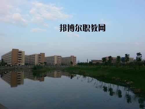 內(nèi)江鐵路機械學(xué)校2020年報名條件、招生要求、招生對象