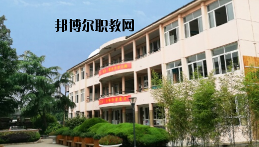 浙江吉利汽車工業(yè)學(xué)校2020年報(bào)名條件、招生要求、招生對(duì)象